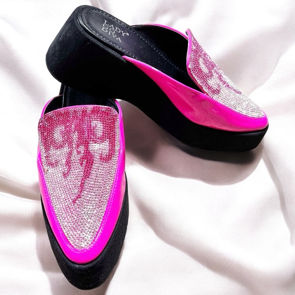 Size 7……..Elegant Slip On w/Rhinestone Top Flame Design. New…#458. Lady Go Diva‎